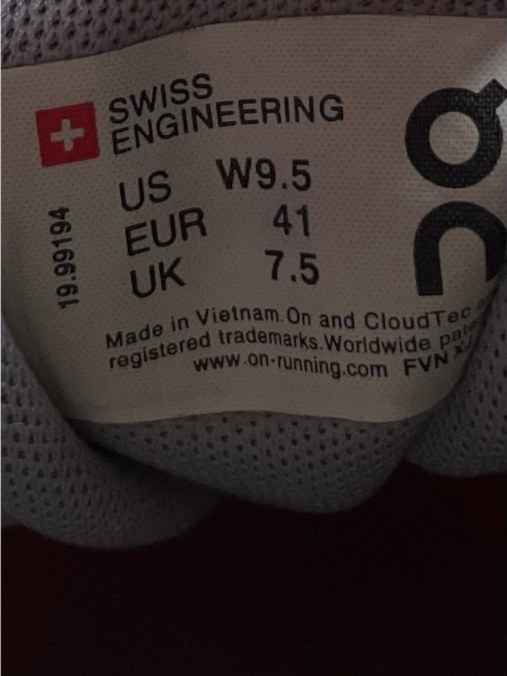 On Cloud 5 LIGHTWEIGHT REFLECTIVE Womens Size 9.5 Running Shoes Sneakers Gray - Picture 14 of 15
